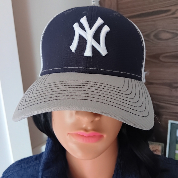 Yankees Genuine Merchandise Baseball Hat sm/med - Picture 6 of 6